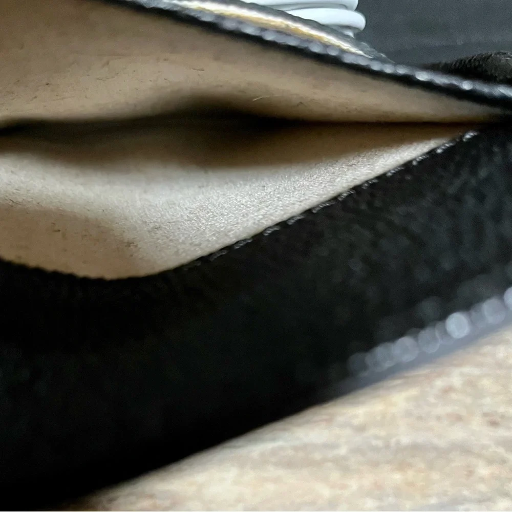 Mark & Graham pebble grain leather sleeve with many compartments
